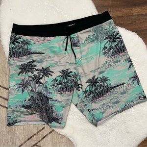 Men’s Billabong surf shorts